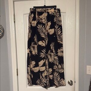 NWOT Black and Tan Leaf Print Wide-Leg Palazzo Pants